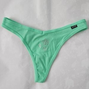 π₯πNWT PINK Victoria's Secret ribbed thong Panties star Rhinestones Small green